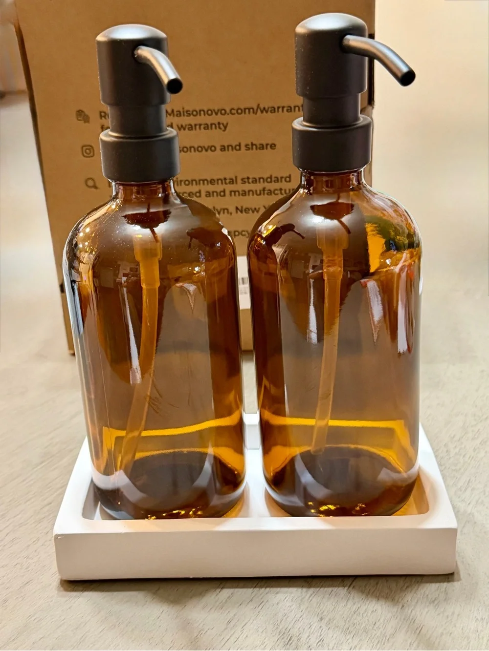 Maisonovo Refillable Amber Glass Black Pump Bottles with Tray - Set of 2